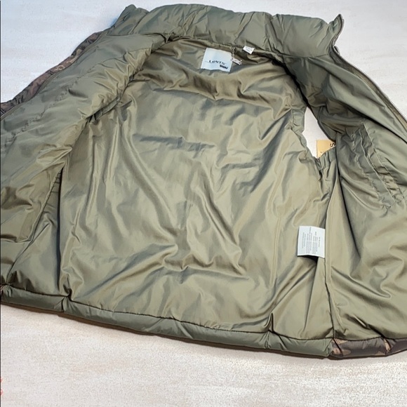 LEVIS Olive Camo Puffer Vest - Picture 4 of 5